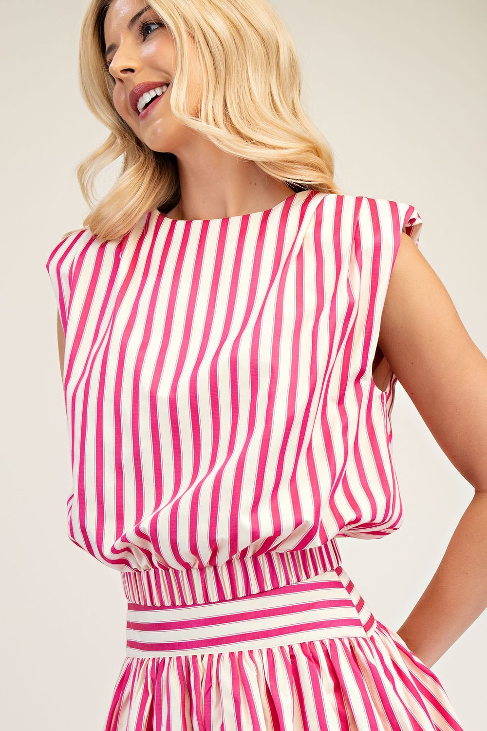 Skorty Top-Round Neck Shoulder Padded Waist Elastic Top