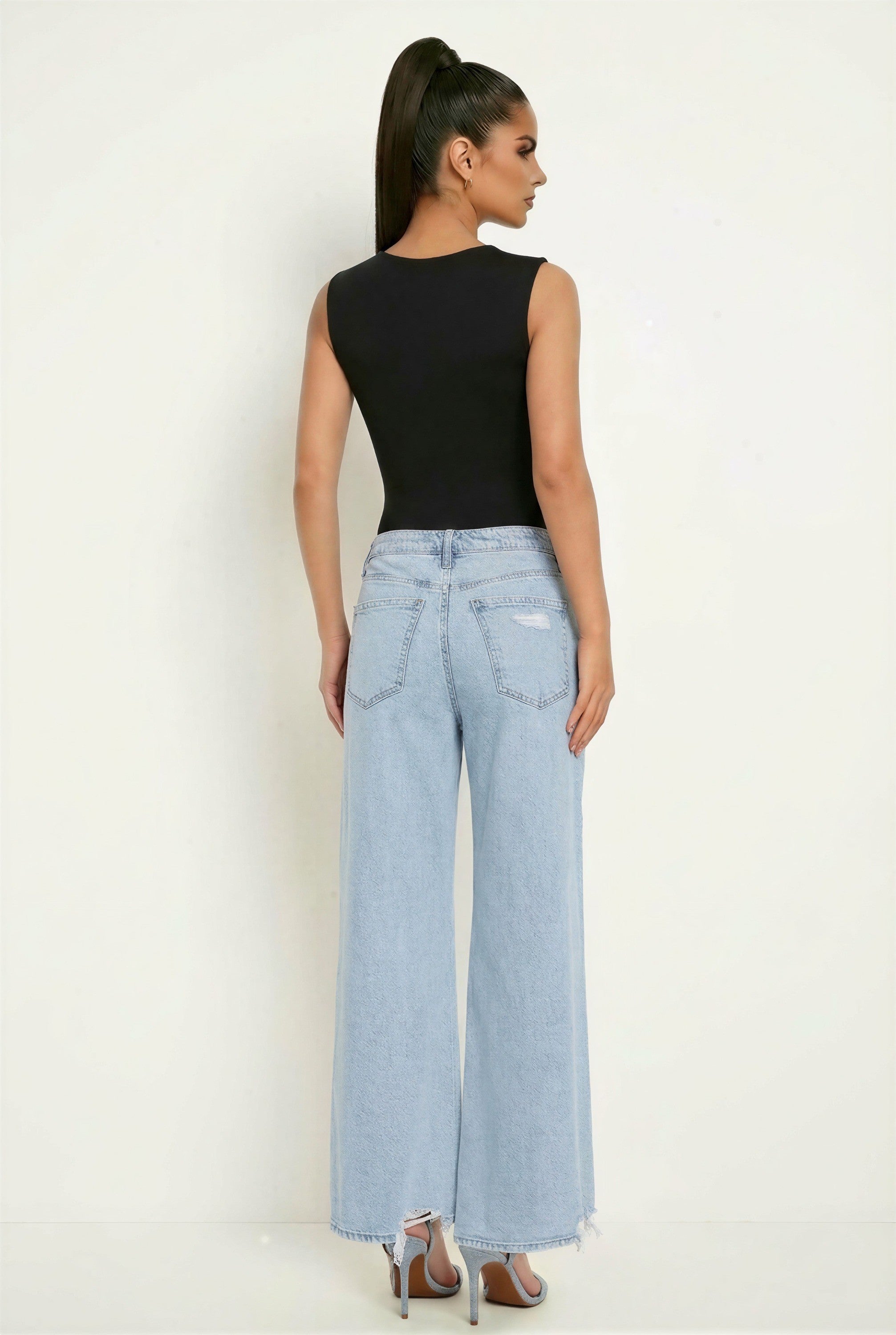 Square Sleeveless Snap-button Solid Bodysuit