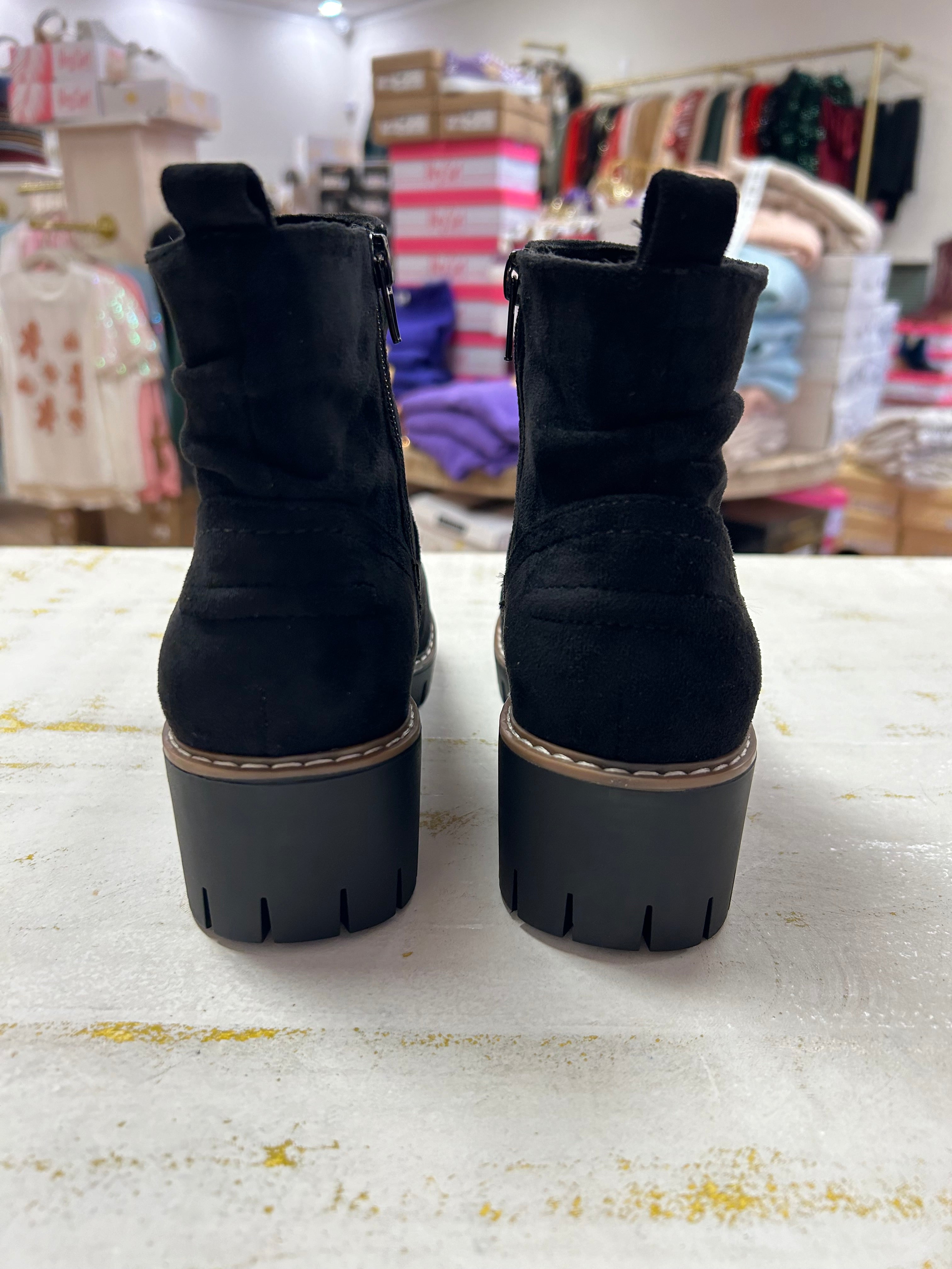 DASHING BOOTIES