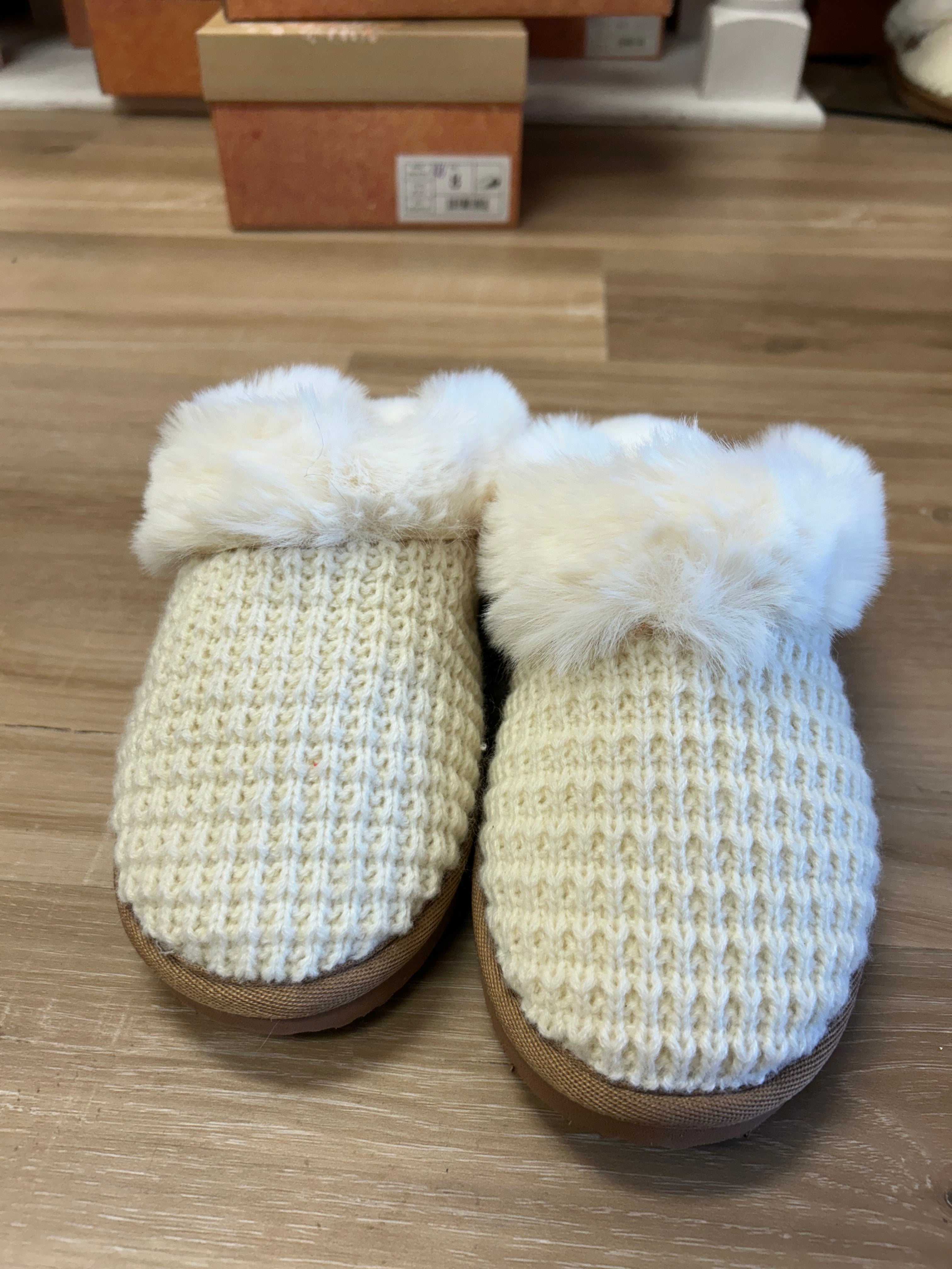 SWEATER SLIPPERS