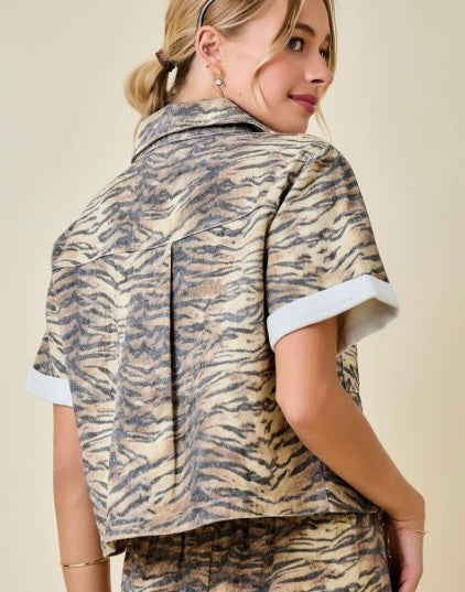 TIGER PRINT CROPPED DENIM TOP