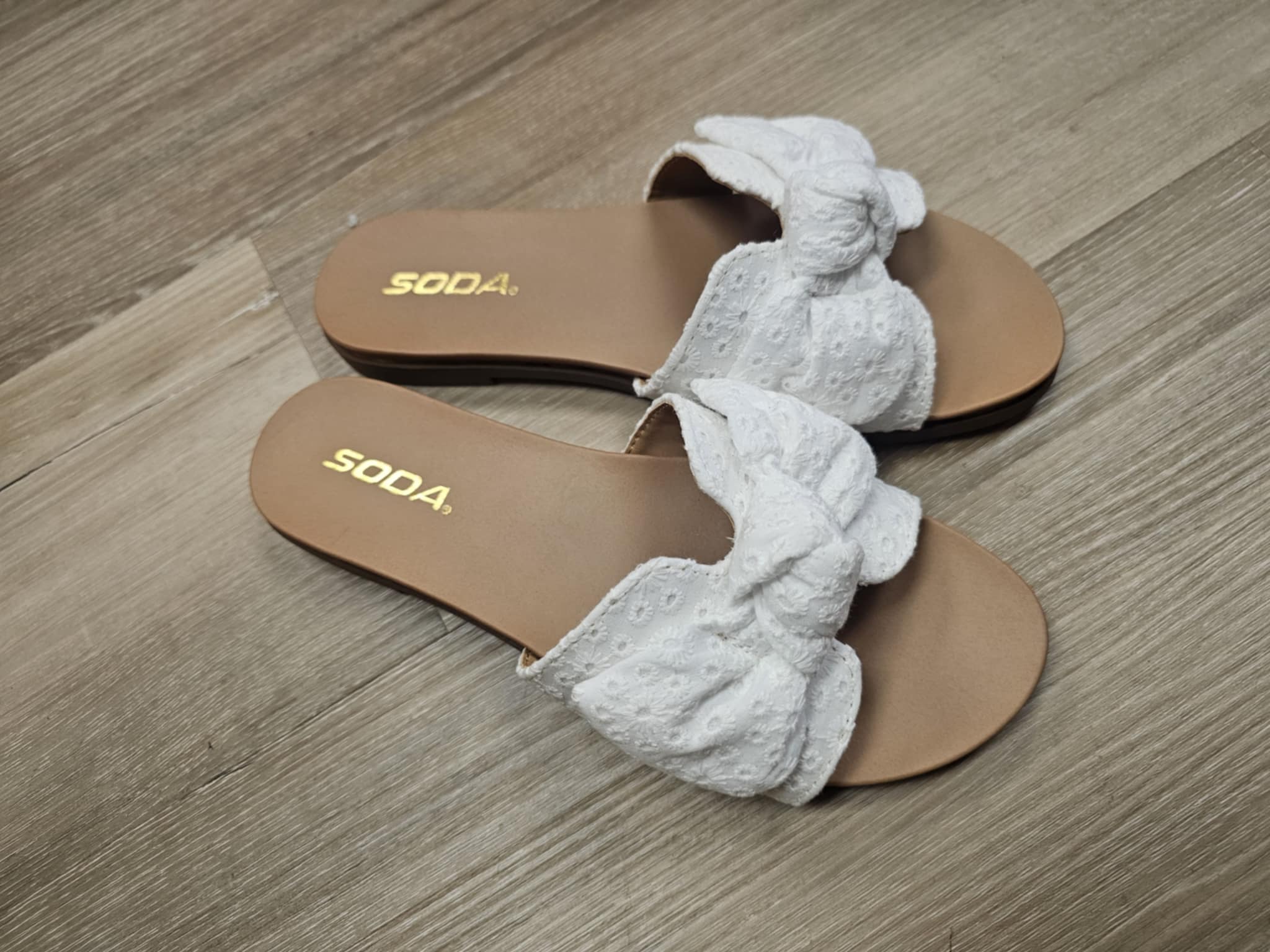 Writer Bow Sandal