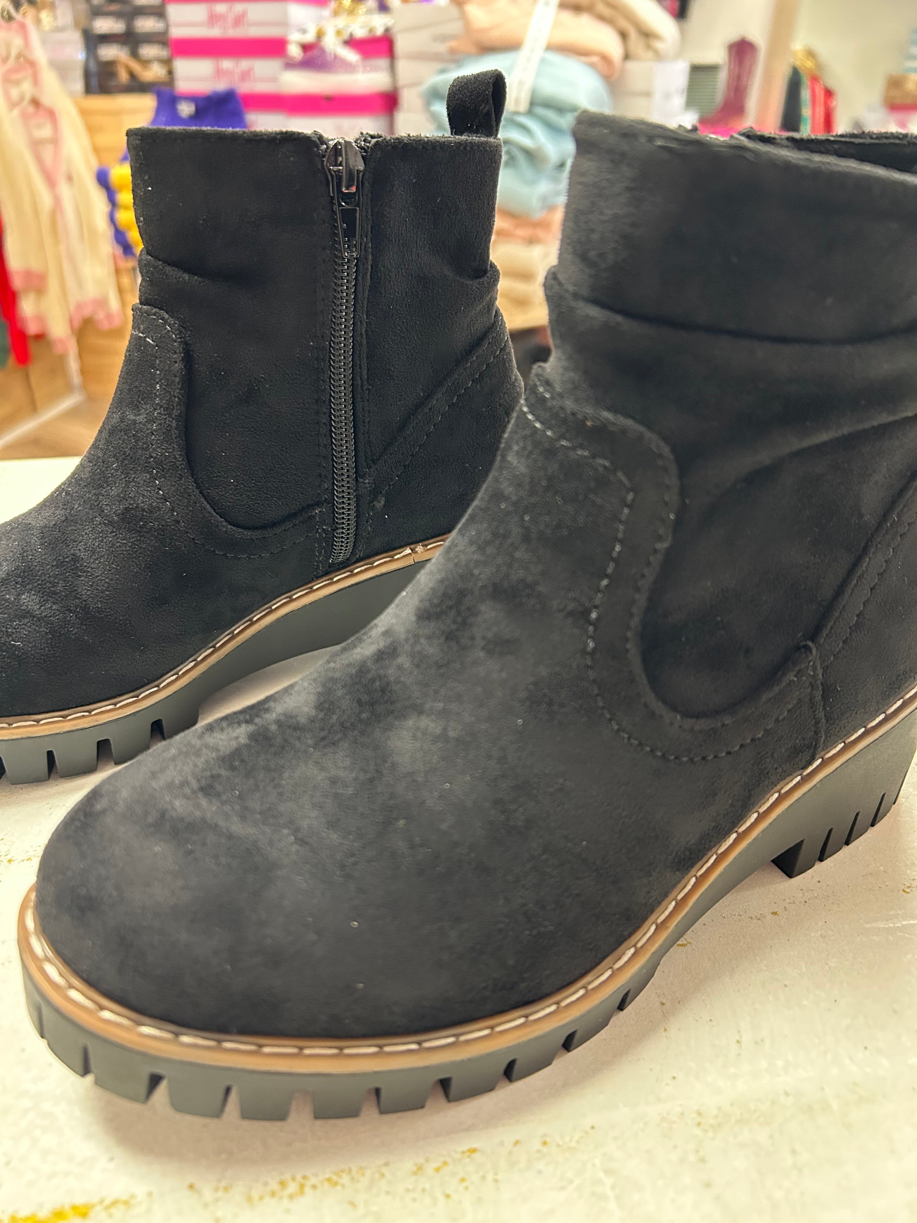DASHING BOOTIES