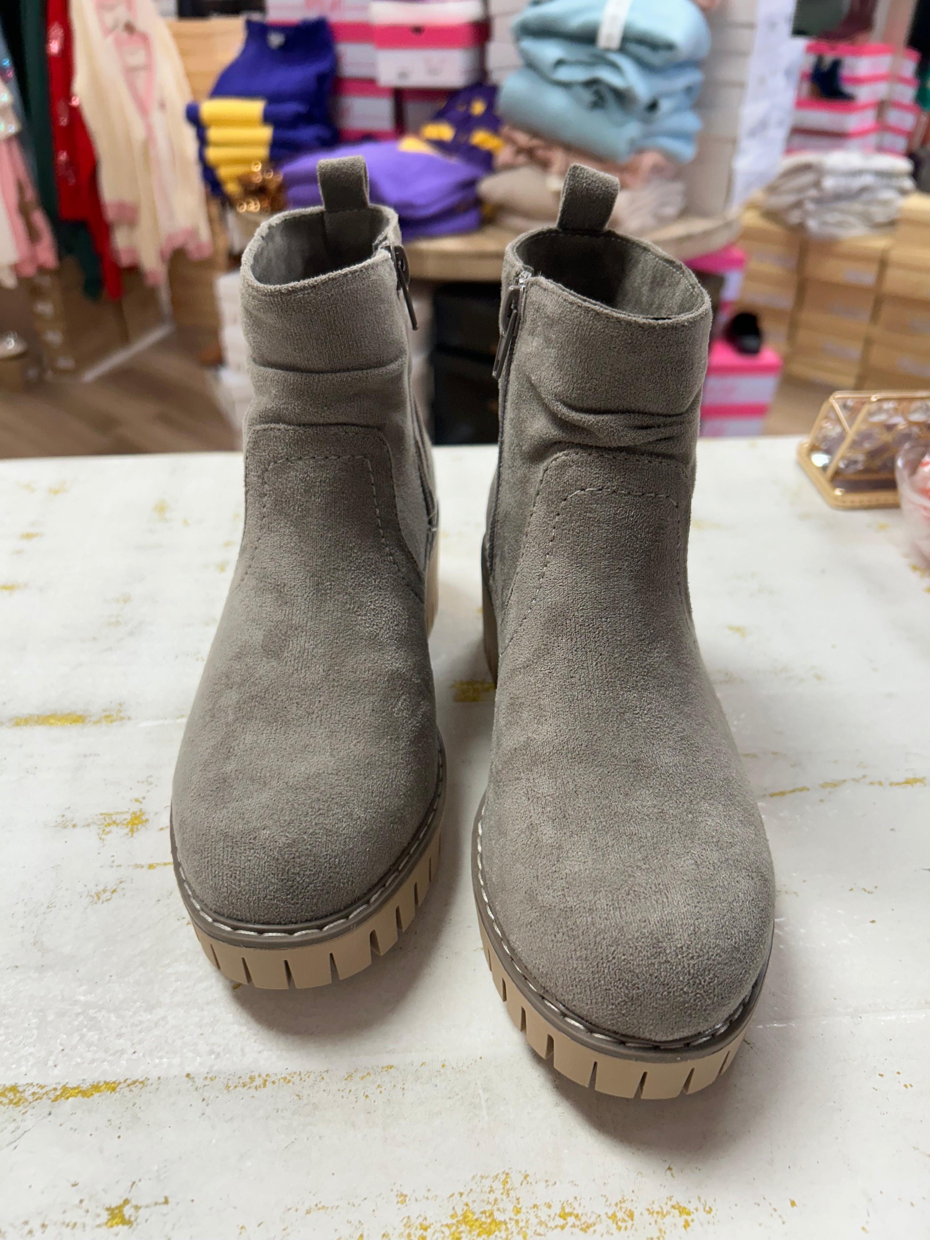 DASHING BOOTIES