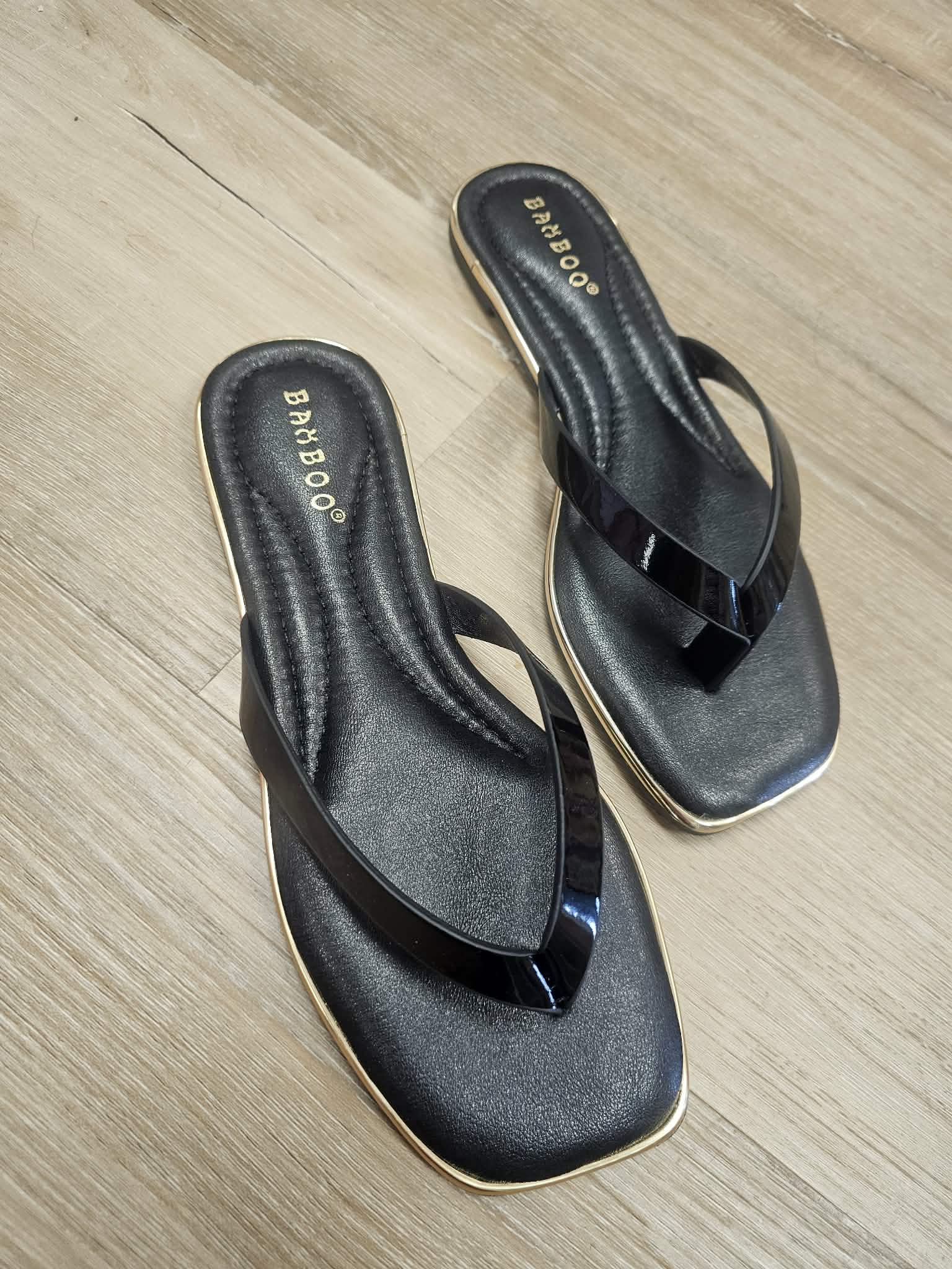 Pointer Thong Sandal
