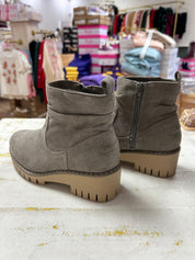 DASHING BOOTIES