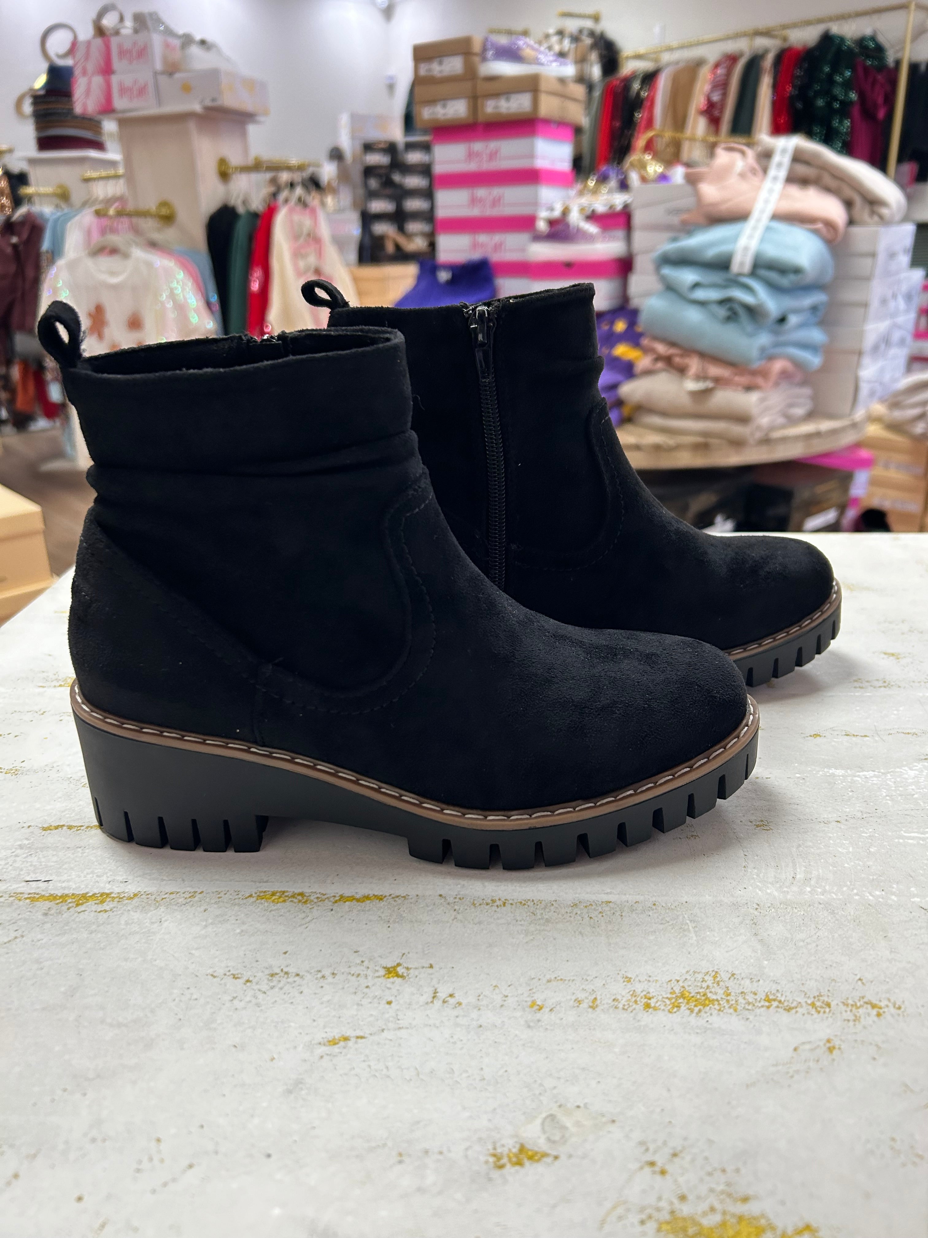 DASHING BOOTIES