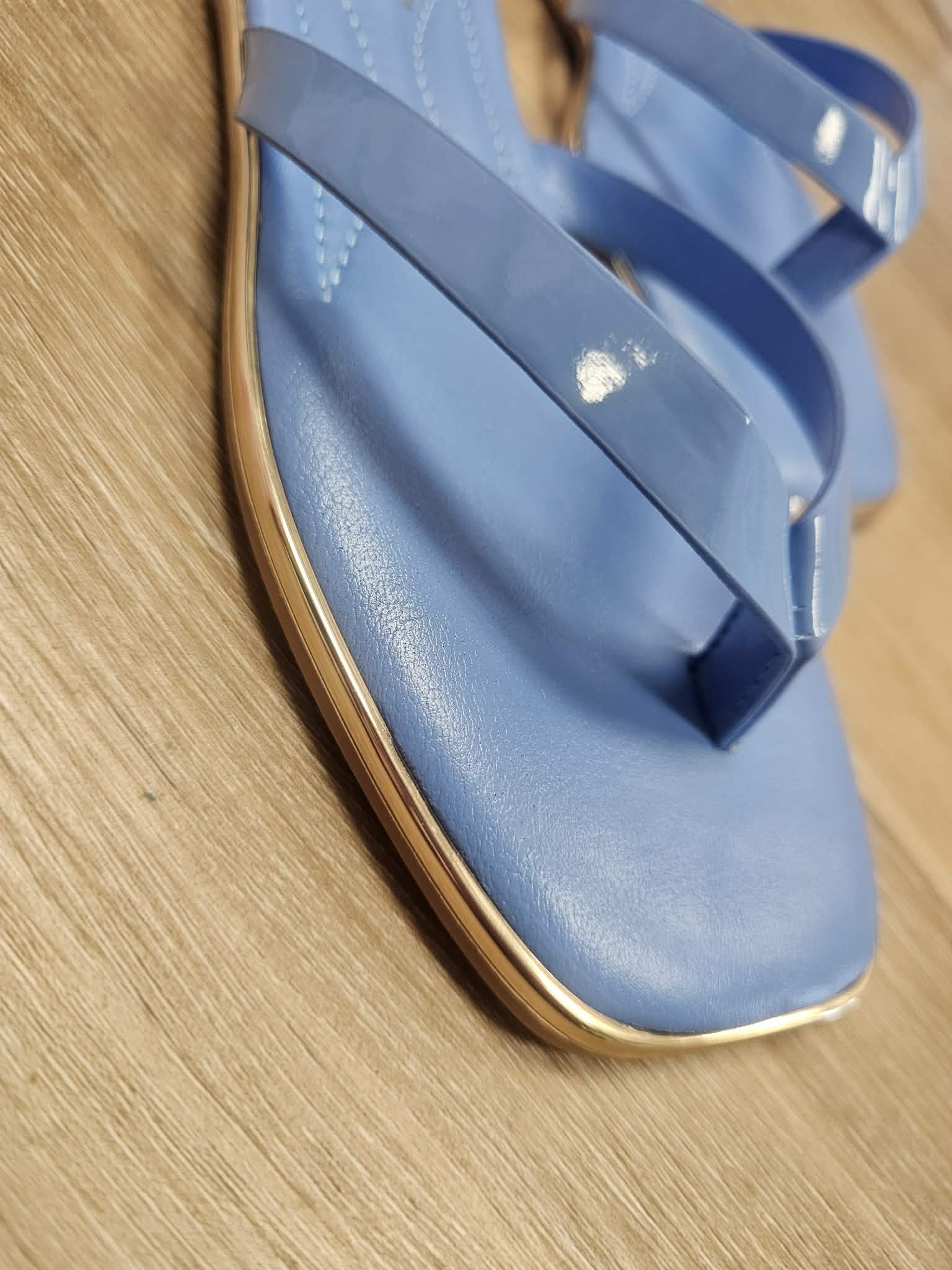 Pointer Thong Sandal