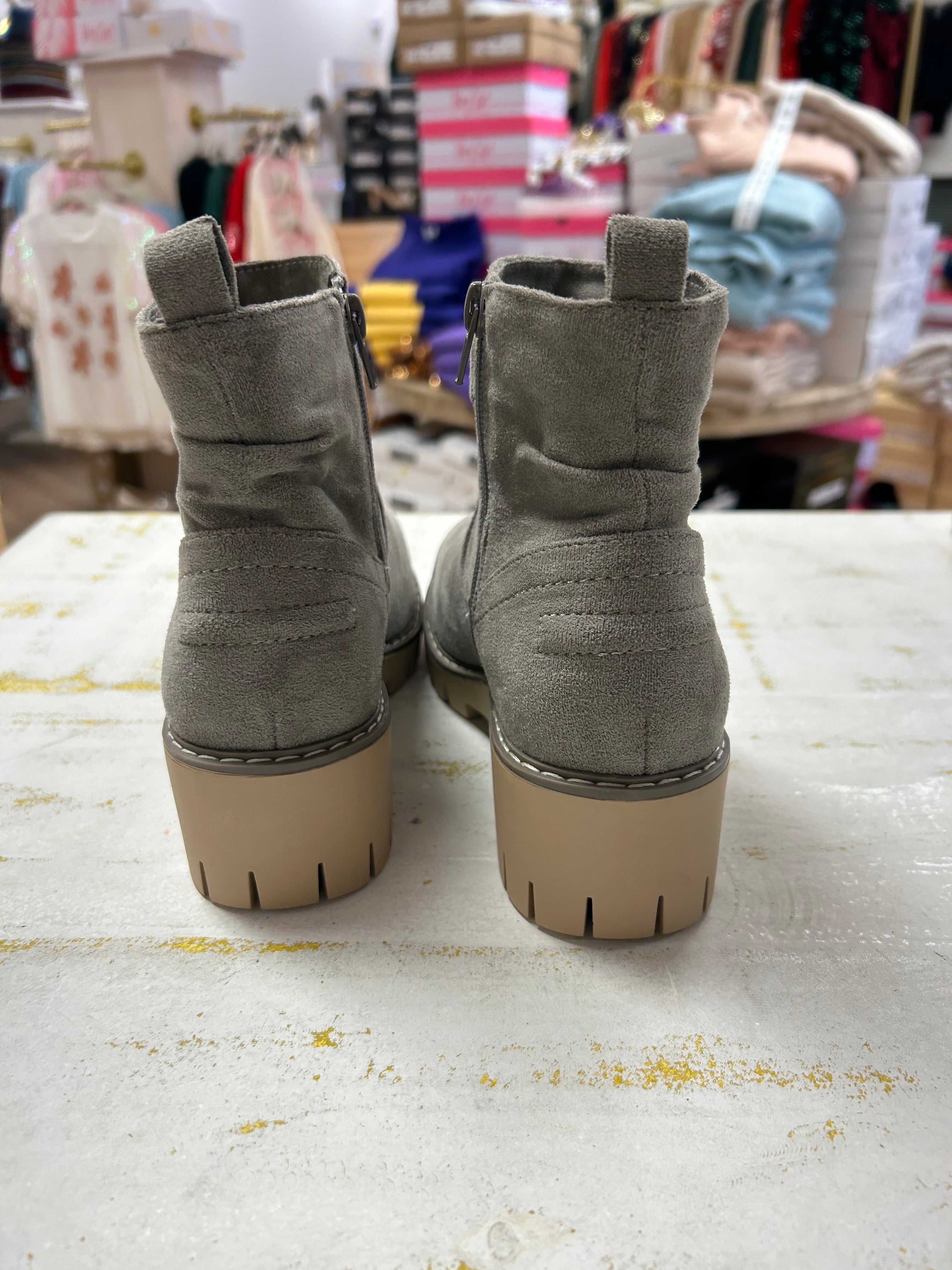 DASHING BOOTIES