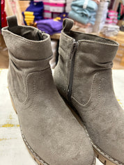 DASHING BOOTIES