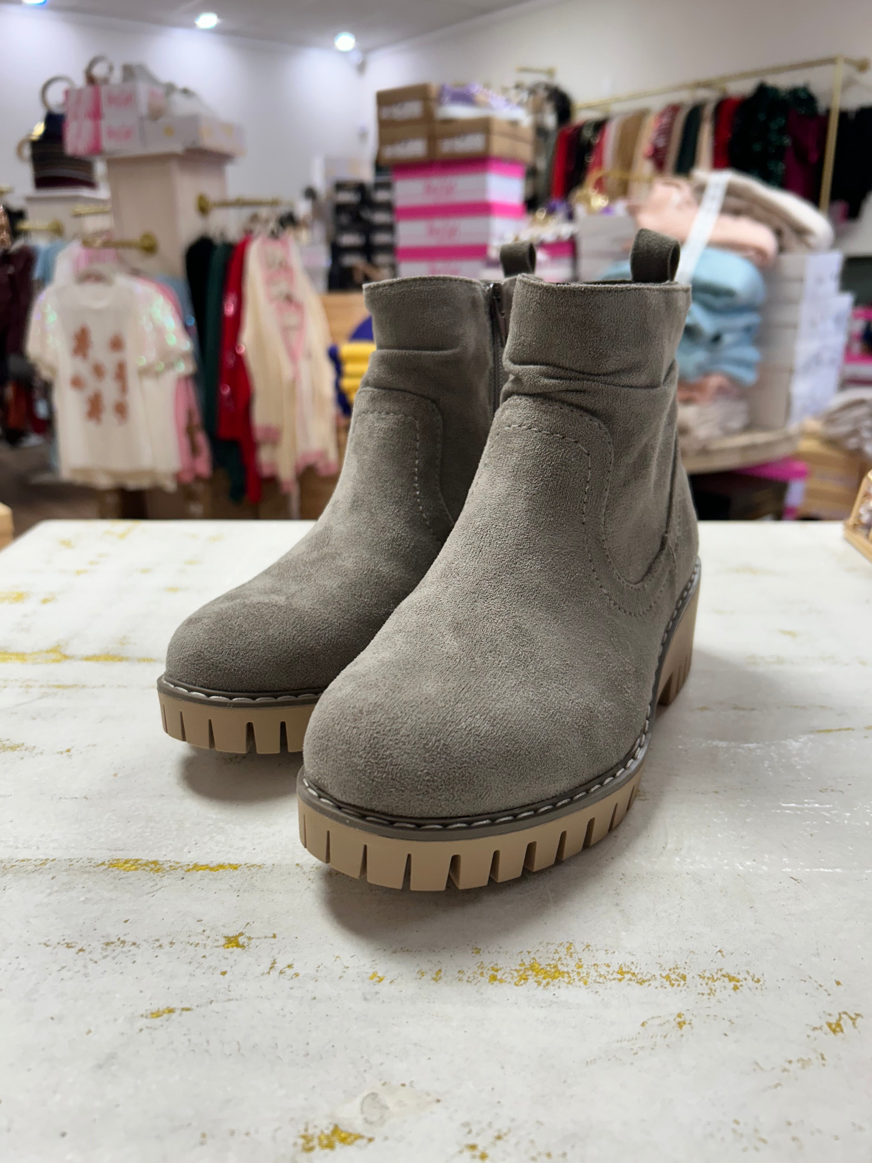 DASHING BOOTIES