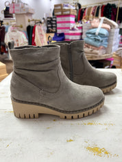DASHING BOOTIES