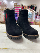 DASHING BOOTIES